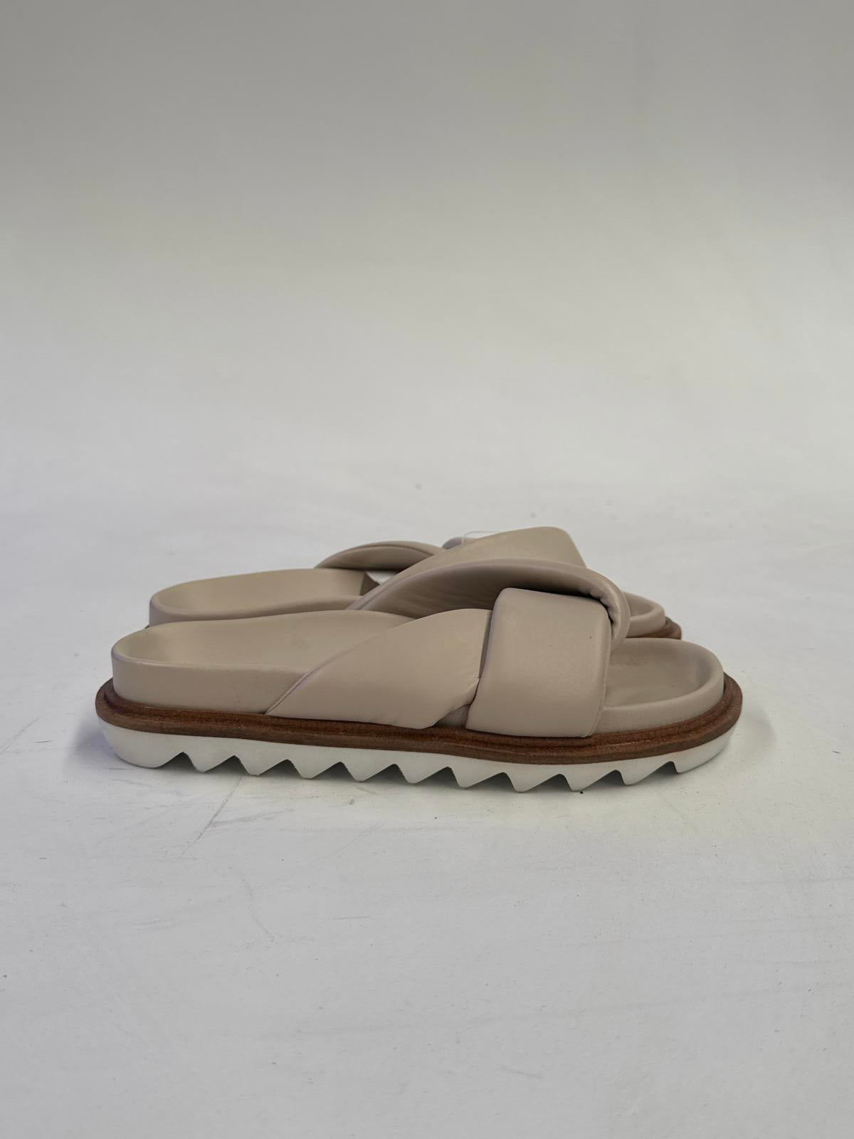 STUDIO AMELIA Crossover Strap Leather Sandal - Beige