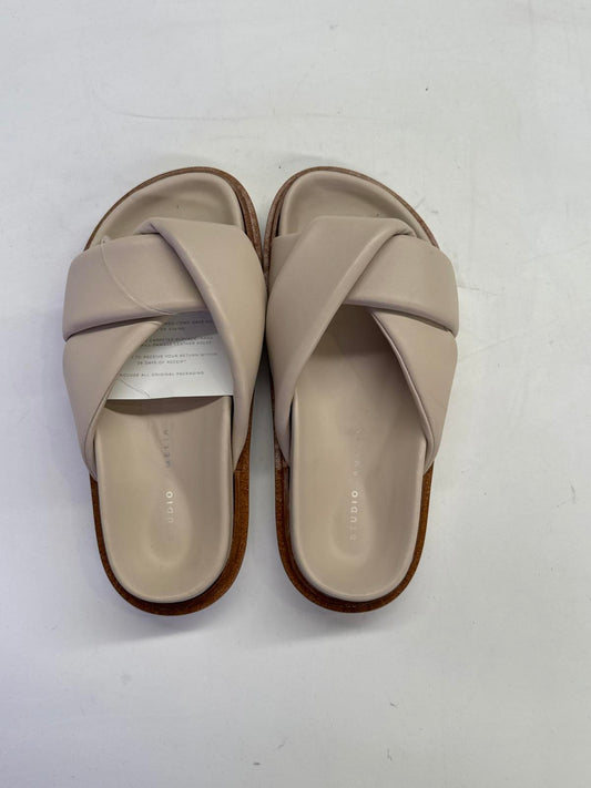 STUDIO AMELIA Crossover Strap Leather Sandal - Beige