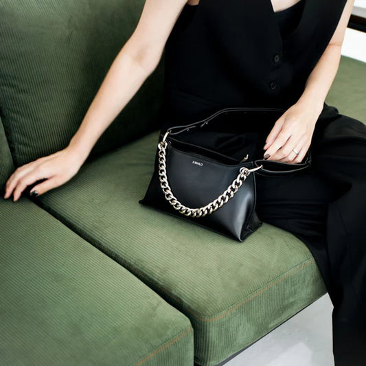 Everly leather black shoulder bag