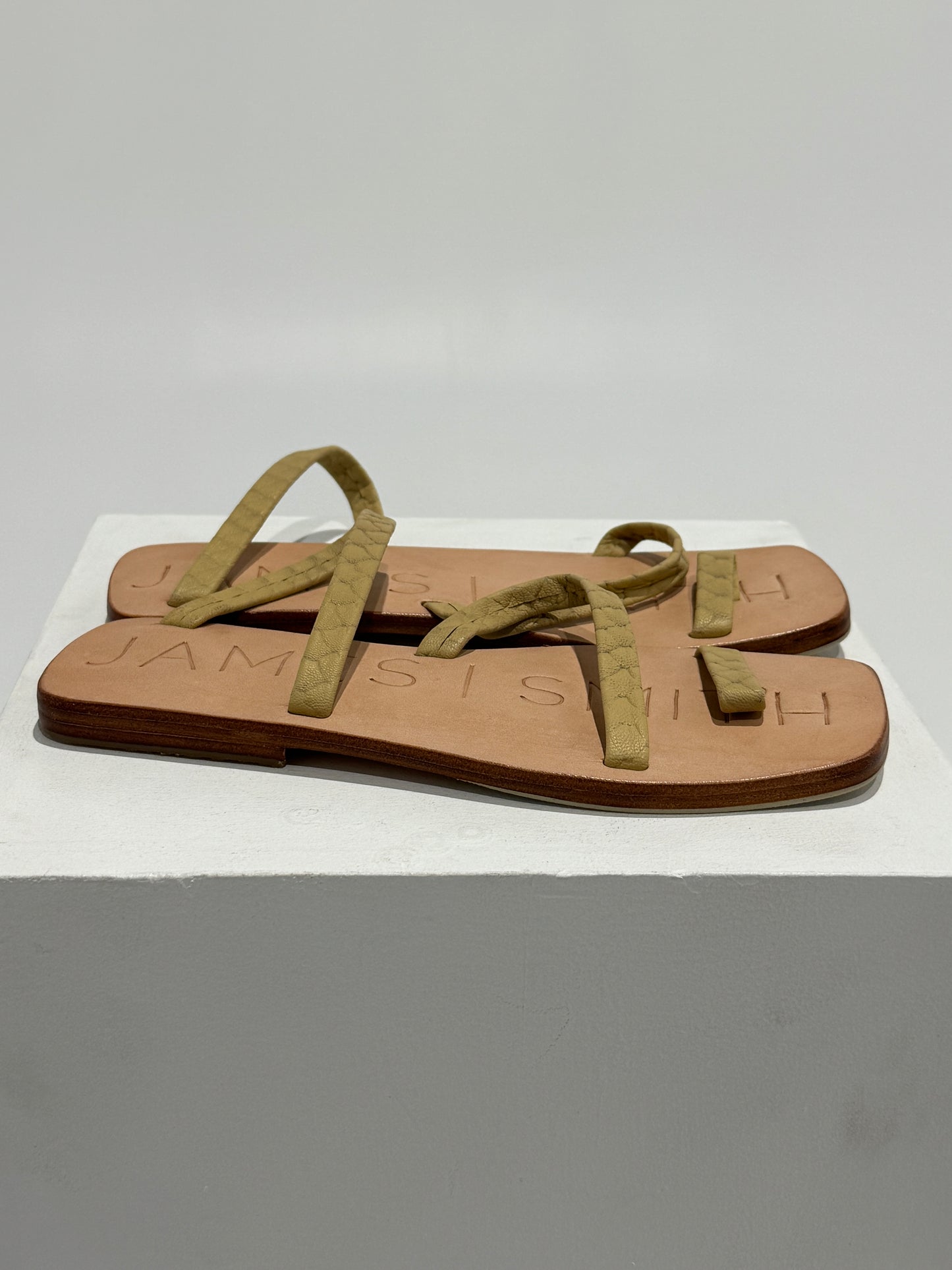 James Smith - Caro Slide Crema Size: 7