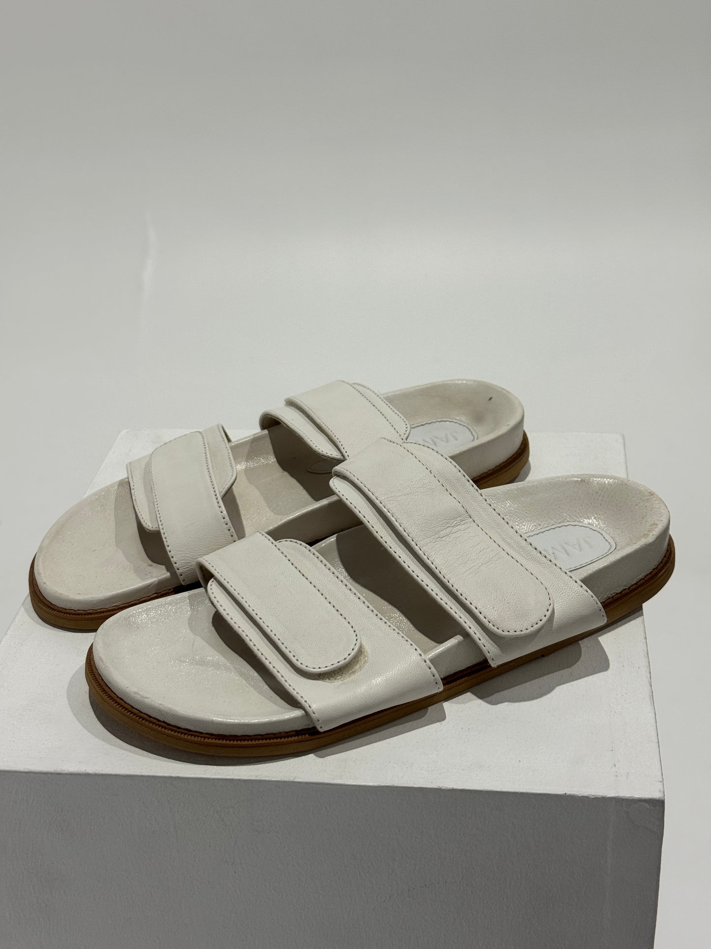 James Smith - Izano Slide White Size: 7