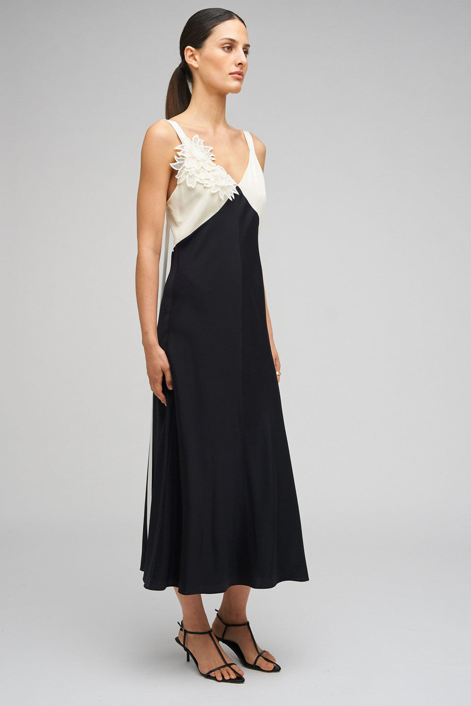MESH FLOWER SLIP DRESS - BLACK/CREAM