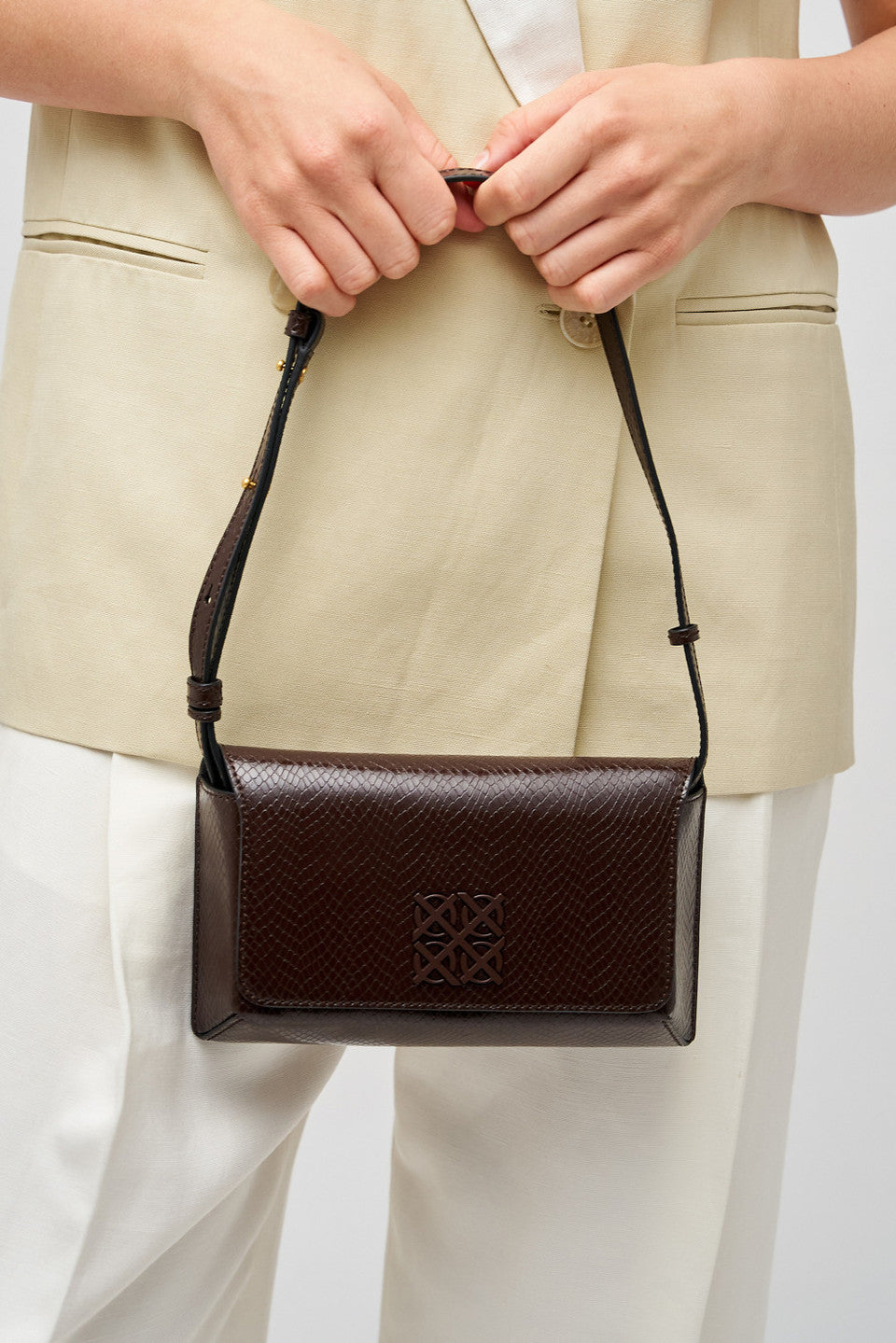 OROTON - DELLA TEXTURE SMALL BAGUETTE - MAHOGANY