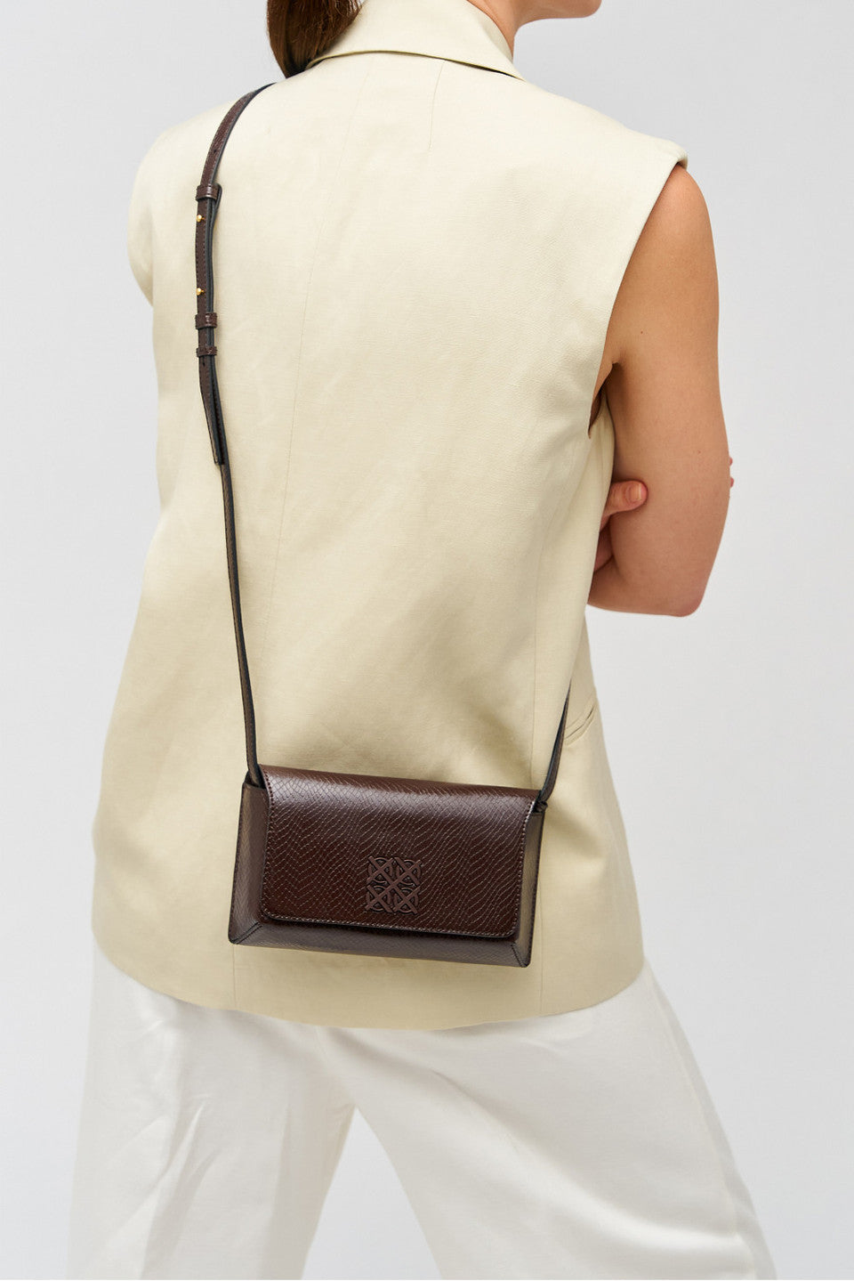 OROTON - DELLA TEXTURE SMALL BAGUETTE - MAHOGANY