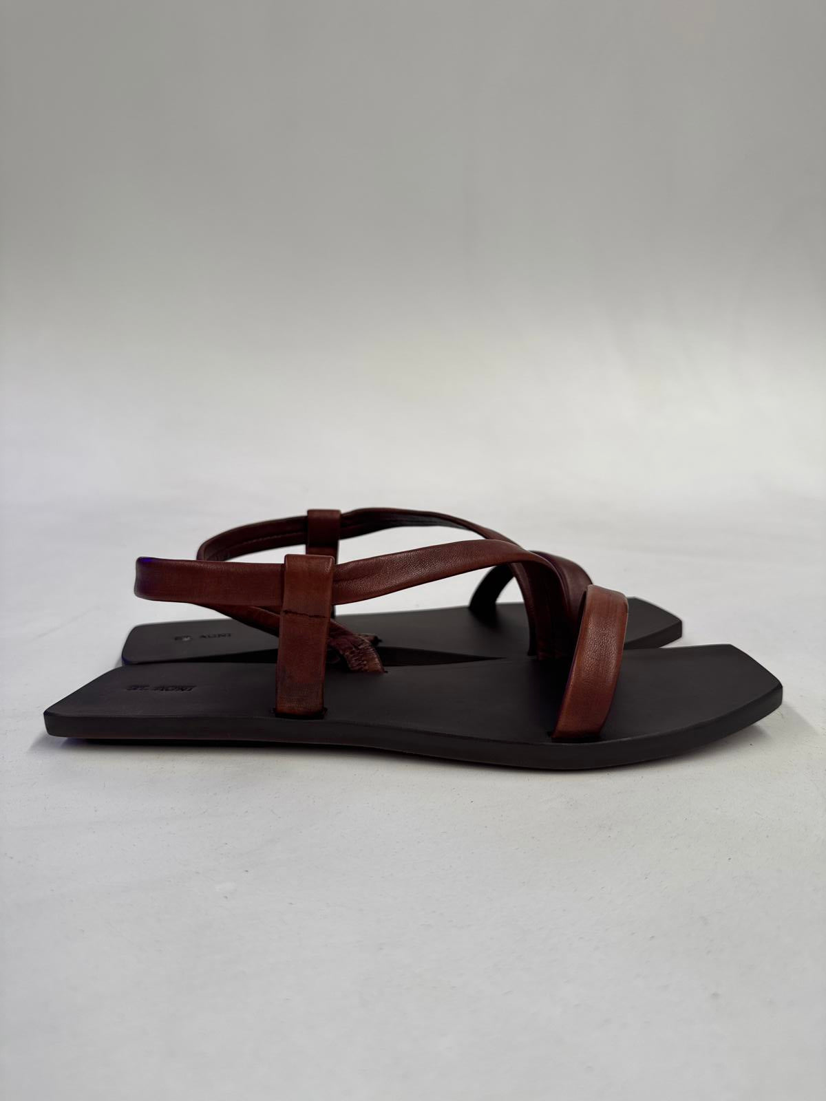 ST. AGNI Twist Strap Slide - Antique Tan