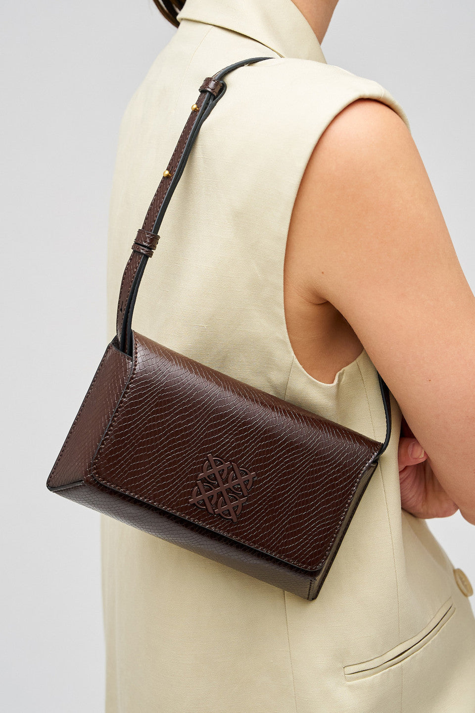 OROTON - DELLA TEXTURE SMALL BAGUETTE - MAHOGANY